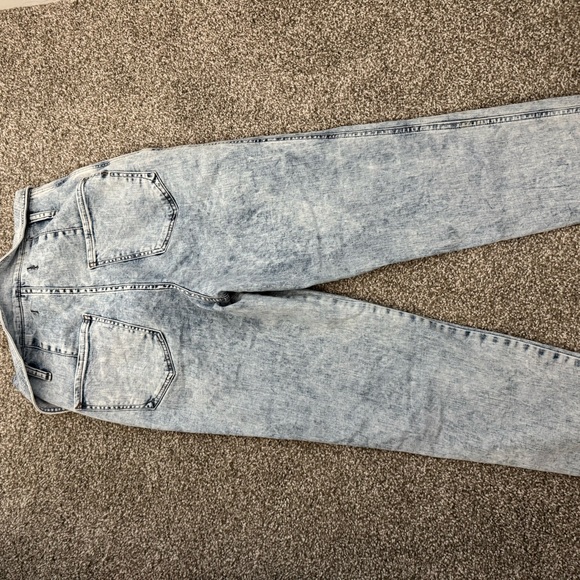 Light Wash Women's Jeans - Picture 2 of 5